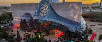 The Dalí Museum illuminated in the evening with guests arriving